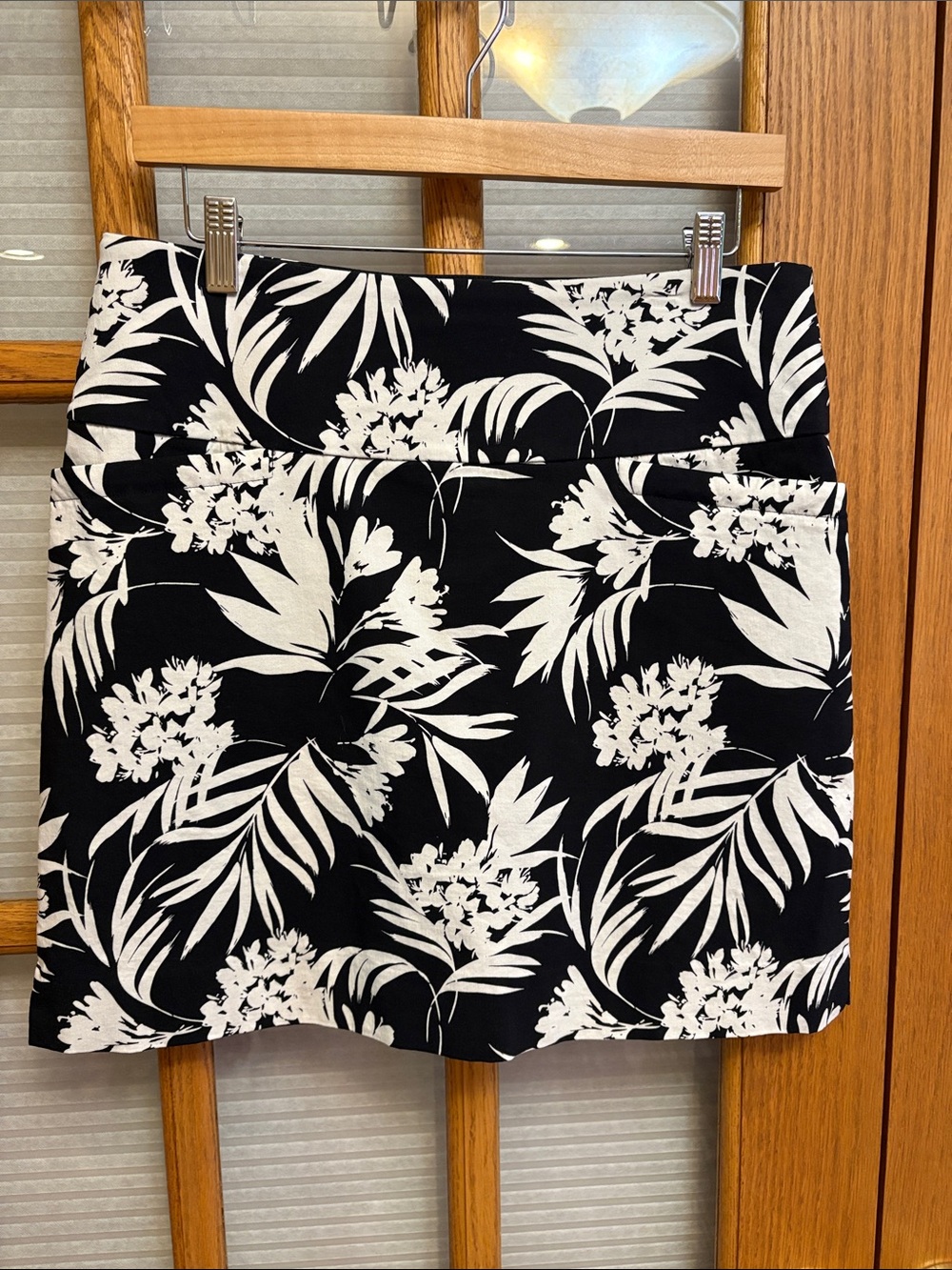 EUC Black & White Floral Skort